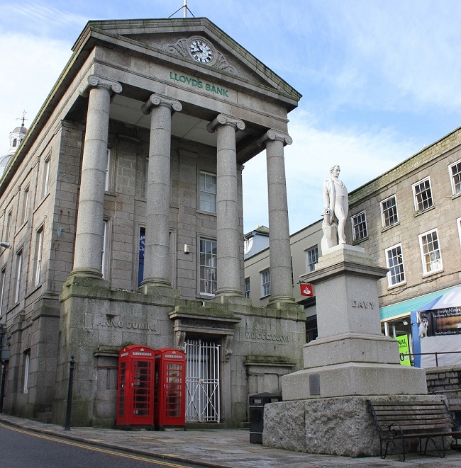 another_view_of_market_house_small-1.jpg