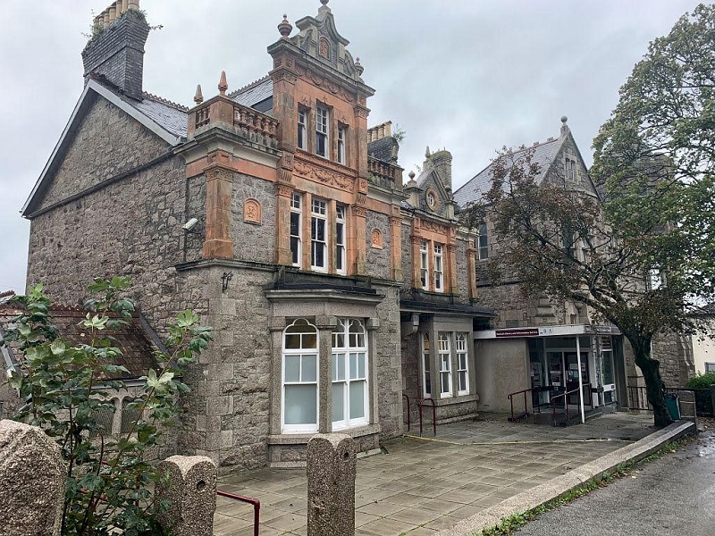 redruth_library_rear_1.jpg