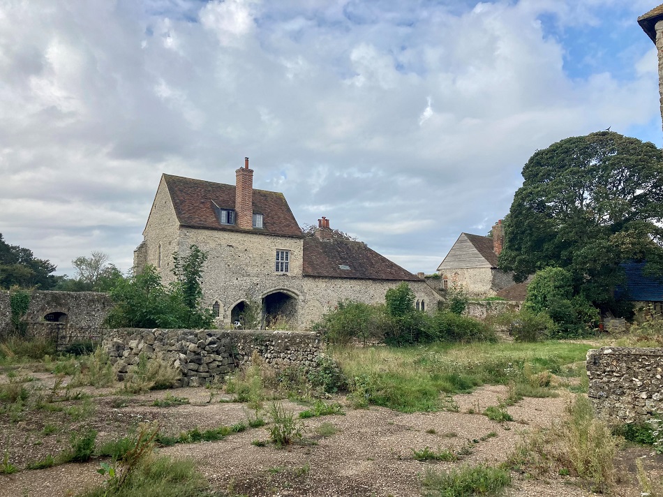 charing_palace_gatehouse_wide_12_0_23.jpg