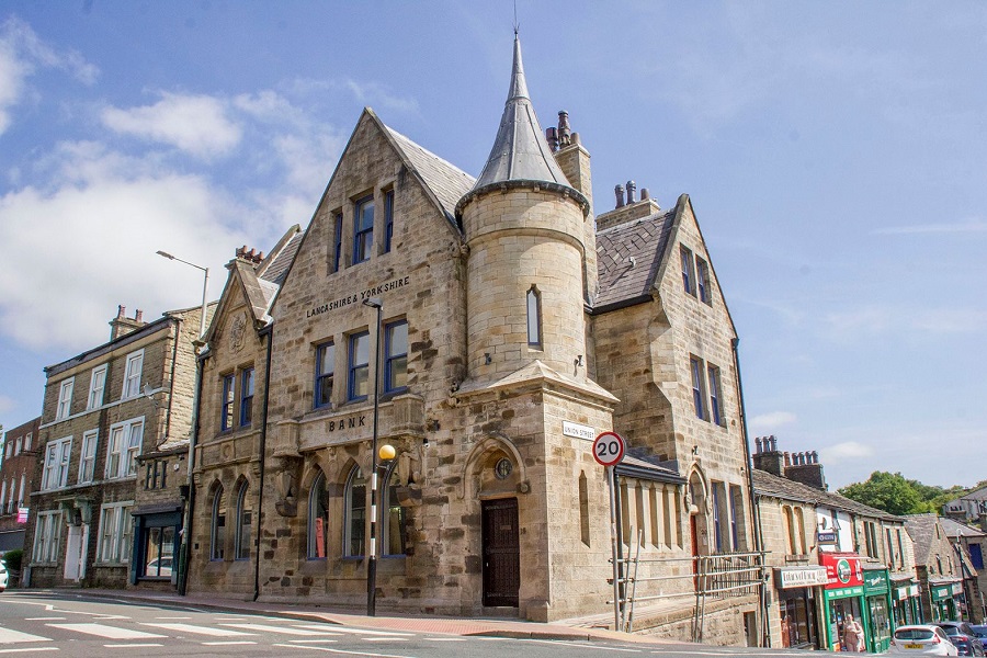 former_lancashire_and_yorkshire_bank_after_-_credit__valley_heritage.jpg