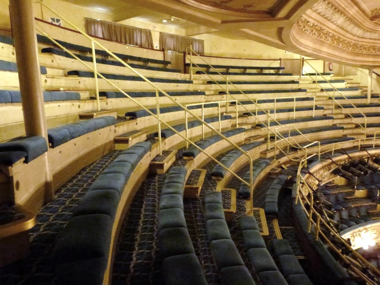 gallery_seating.jpg
